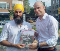 NDP Leader, Jagmeet Singh with FRIENDS’ Executive Director, Daniel Bernhard at the Aug 28 announcement in Montreal.